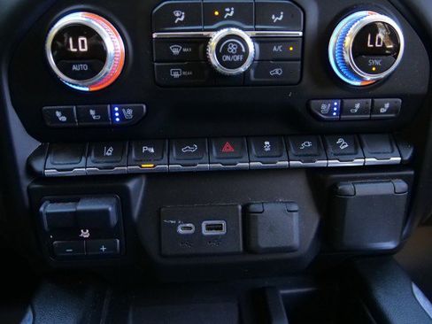 Used 2022 GMC Sierra 2500 Denali image 17