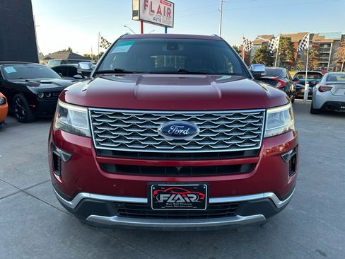 Used 2018 Ford Explorer Platinum image 2