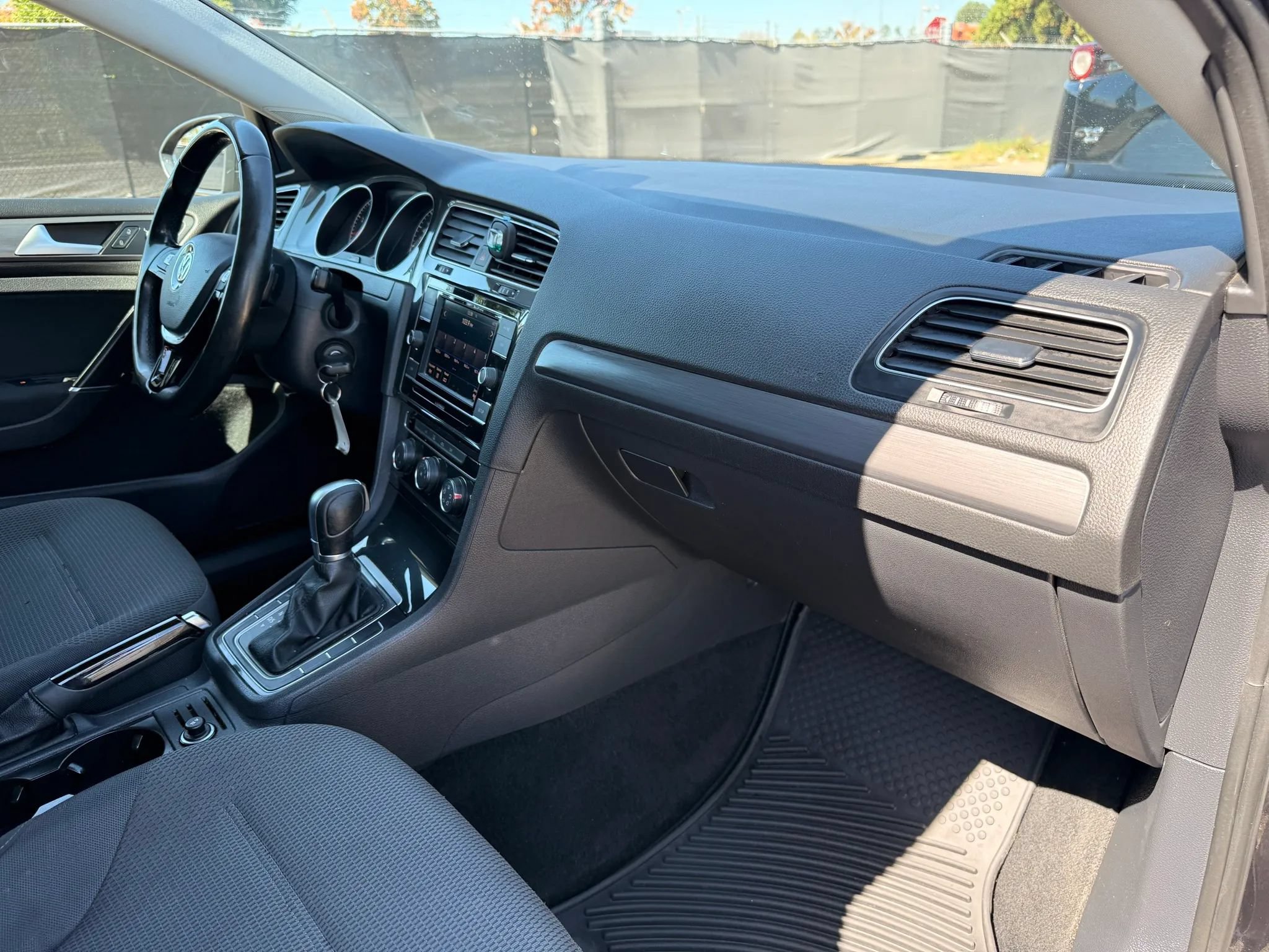 Used 2019 Volkswagen Golf S FWD image 19