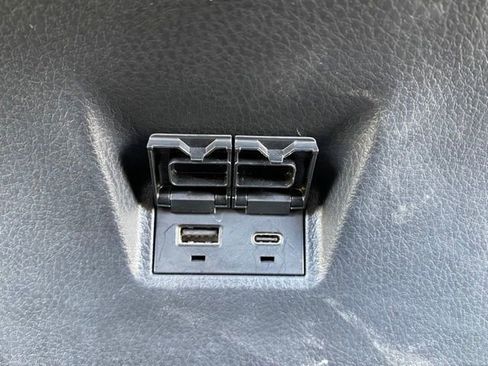 Used 2025 Toyota Camry SE image 42