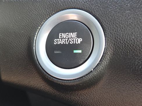 Used 2024 GMC Terrain SLT w/ Tech Package FWD image 8