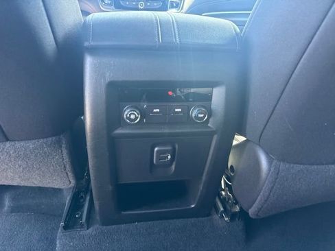 Used 2023 Chevrolet Traverse LT FWD image 29