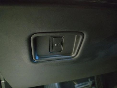 Certified 2025 Land Rover Range Rover Sport SE image 27