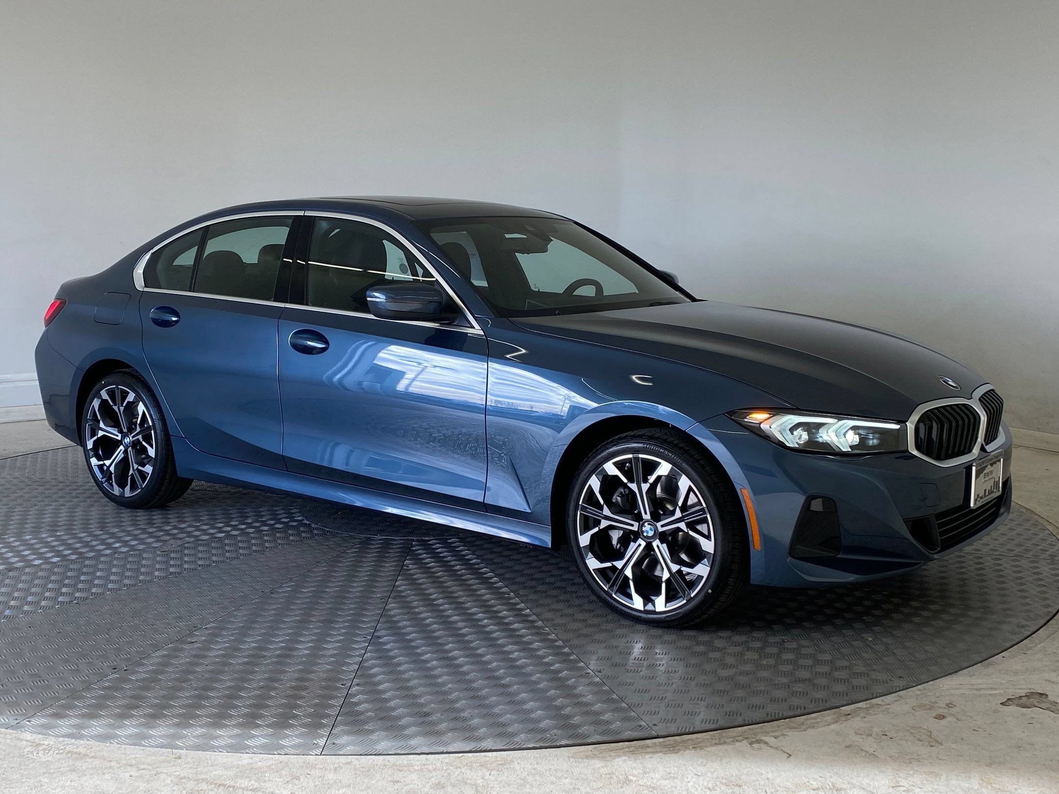 Used 2026 BMW 330i xDrive Sedan w/ Convenience Package AWD/4WD image 7