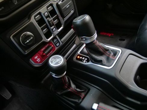 Used 2023 Jeep Gladiator Rubicon w/ LED Lighting Group image 16