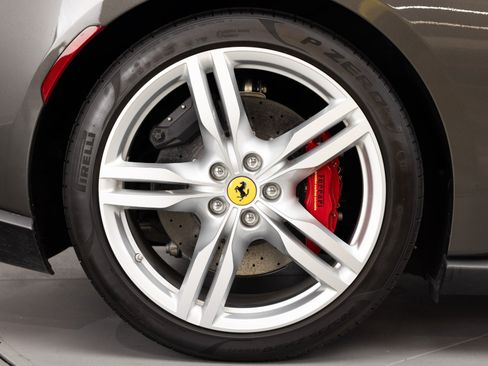 Used 2019 Ferrari Portofino RWD image 24