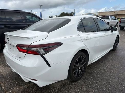 Used 2021 Toyota Camry SE image 11