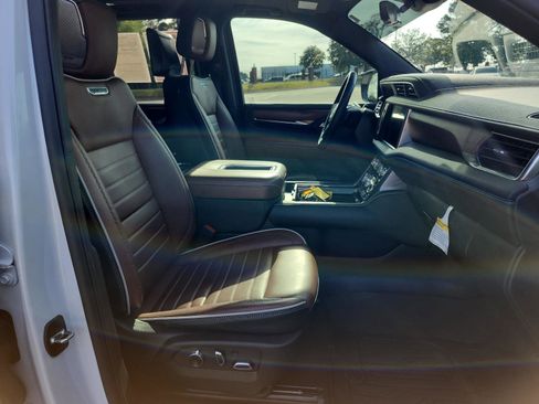Certified 2024 GMC Yukon Denali Ultimate AWD/4WD image 11