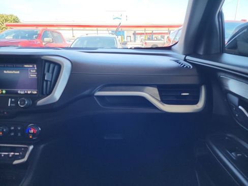 Used 2024 GMC Terrain SLT image 34