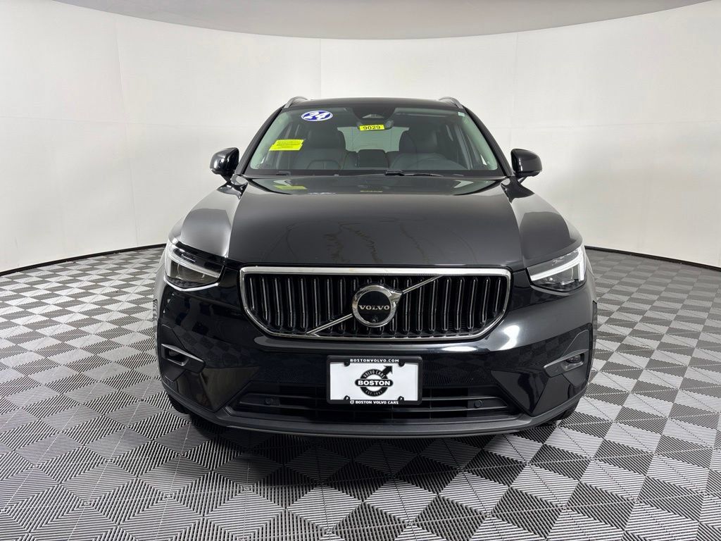 Certified 2024 Volvo XC40 B5 Ultimate w/ Climate Package AWD/4WD image 2