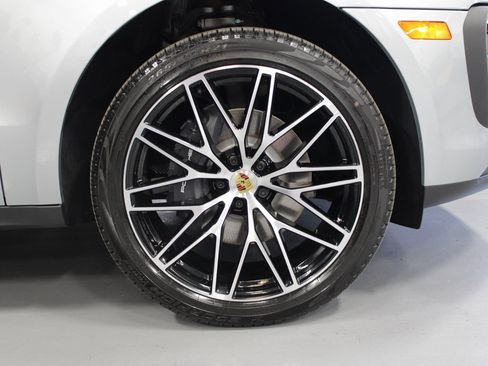 New 2026 Porsche Macan image 14