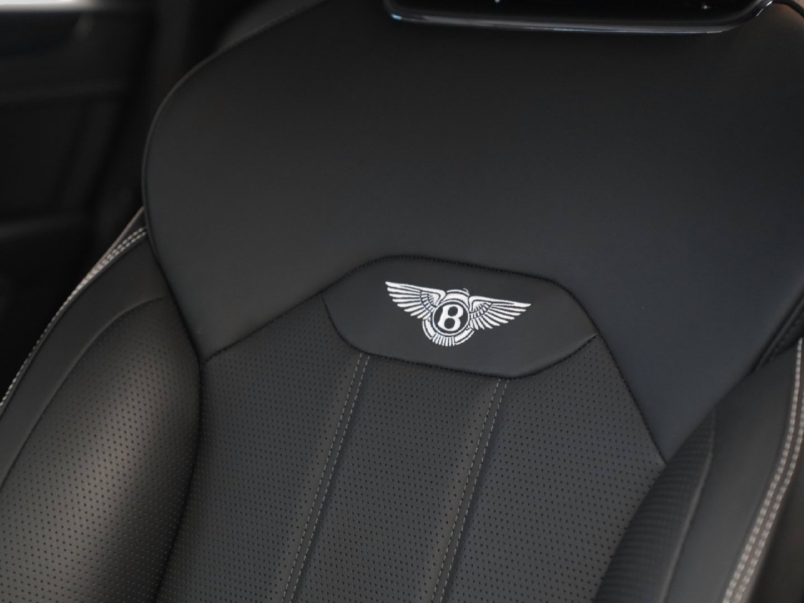 Used 2024 Bentley Bentayga AWD/4WD image 7