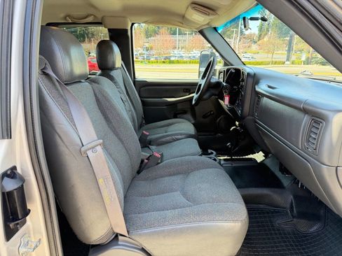 Used 2004 Chevrolet Silverado 2500 W/T w/ Heavy-Duty Power Package AWD/4WD image 19