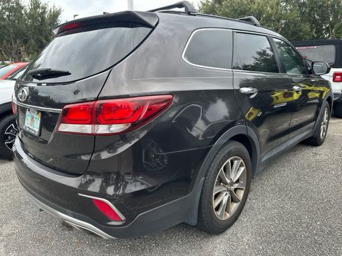 Used 2017 Hyundai Santa Fe SE FWD image 7