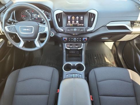 Used 2024 GMC Terrain SLE w/ Driver Convenience Package image 10