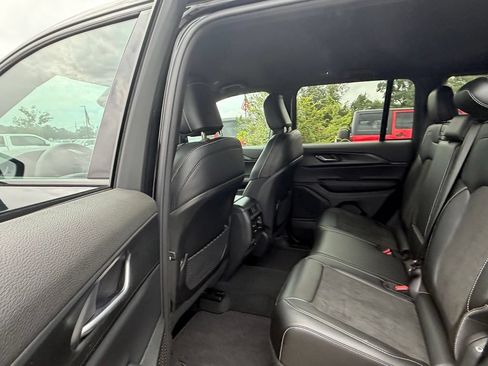 Used 2024 Hyundai Venue SE FWD image 18