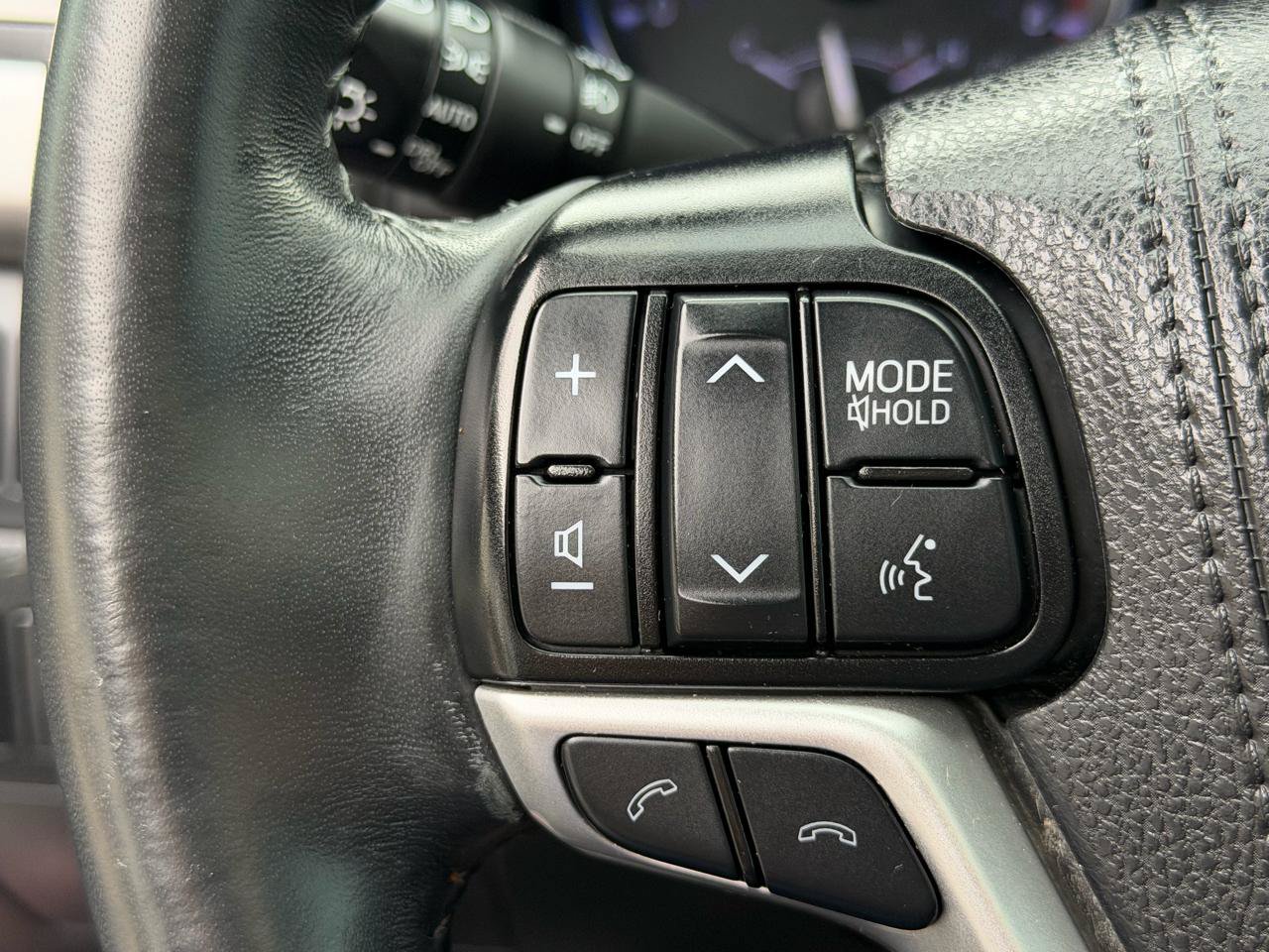 Used 2019 Toyota Highlander XLE FWD image 13