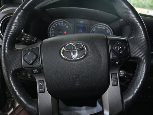 Certified 2022 Toyota Tacoma TRD Sport w/ TRD Premium Sport Package AWD/4WD image 13