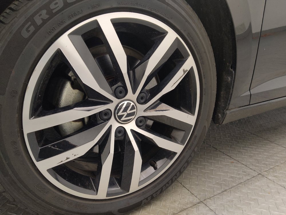 Used 2025 Volkswagen Jetta SE FWD image 31