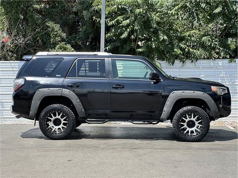 Used 2015 Toyota 4Runner SR5 AWD/4WD image 9