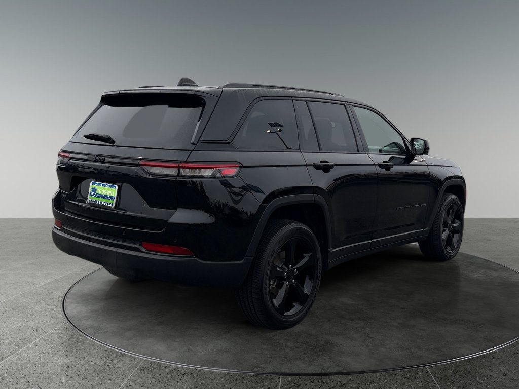 Used 2023 Jeep Grand Cherokee Altitude AWD/4WD image 9