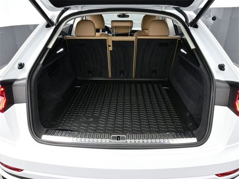 Used 2022 Audi Q8 Prestige image 16
