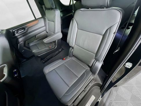 Used 2025 GMC Yukon XL Denali AWD/4WD image 25