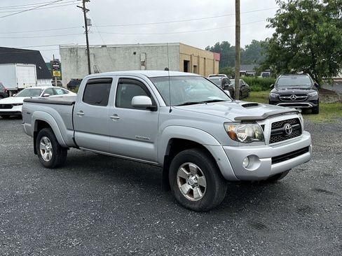 Used 2011 Toyota Tacoma 4x4 Double Cab w/ TRD Sport Pkg image 2