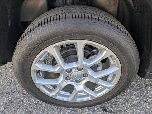 Used 2023 Jeep Compass Latitude image 21