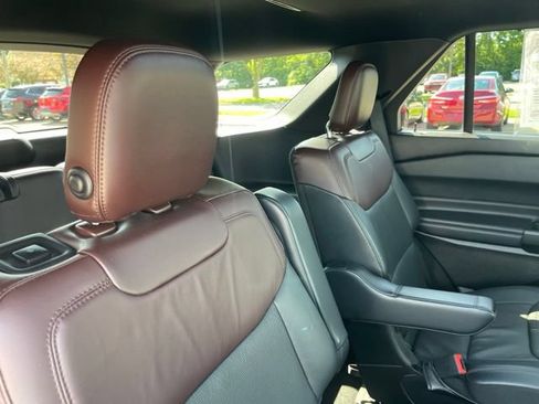 Used 2020 Ford Explorer Platinum w/ Premium Technology Package AWD/4WD image 40