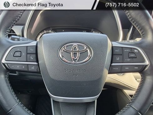 Used 2022 Toyota Highlander XLE image 14