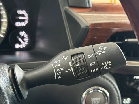 Used 2017 Lexus LX 570 4WD w/ Luxury Package image 35