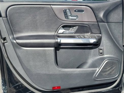 Used 2023 Mercedes-Benz GLB 250 4MATIC image 17