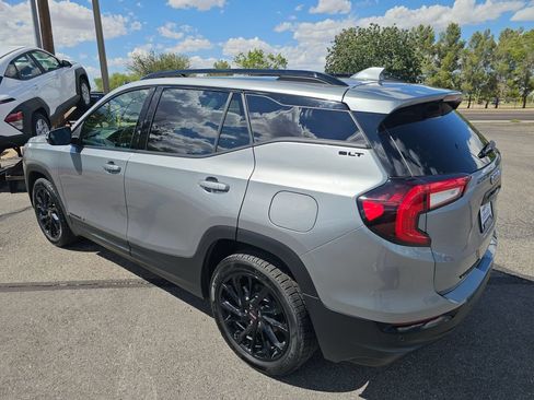 Used 2023 GMC Terrain SLT w/ Tech Package FWD image 5