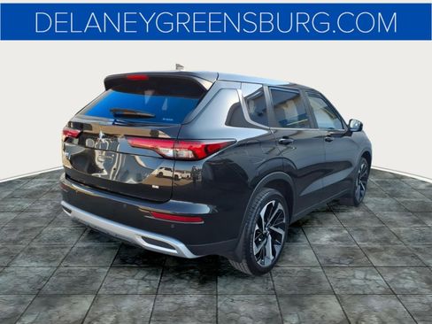 Used 2024 Mitsubishi Outlander SE image 3