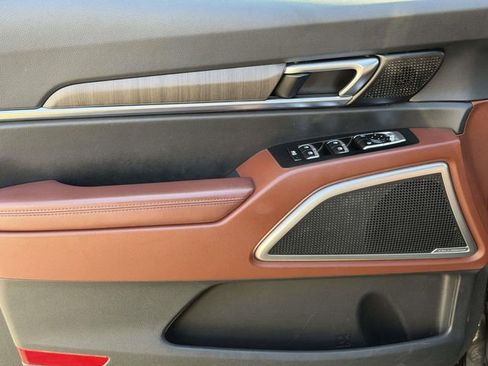 Used 2023 Kia Telluride EX w/ EX Captain's Chair Package image 13