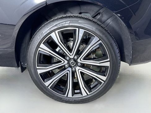 Certified 2023 Volvo XC60 B5 Ultimate w/ Climate Package image 33