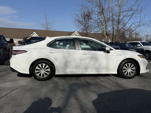 Used 2019 Toyota Camry LE image 12