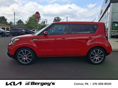 Used 2017 Kia Soul ! w/ Tech Package FWD image 8