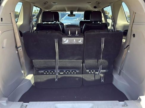 Used 2020 Chrysler Voyager Lxi image 9