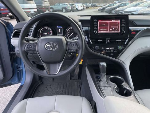Used 2023 Toyota Camry SE image 4