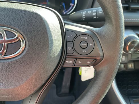 Certified 2024 Toyota RAV4 LE AWD/4WD image 19