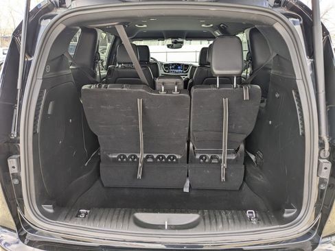 Used 2025 Chrysler Pacifica Select image 25