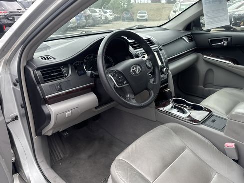 Used 2014 Toyota Camry XLE w/ Convenience Package image 23