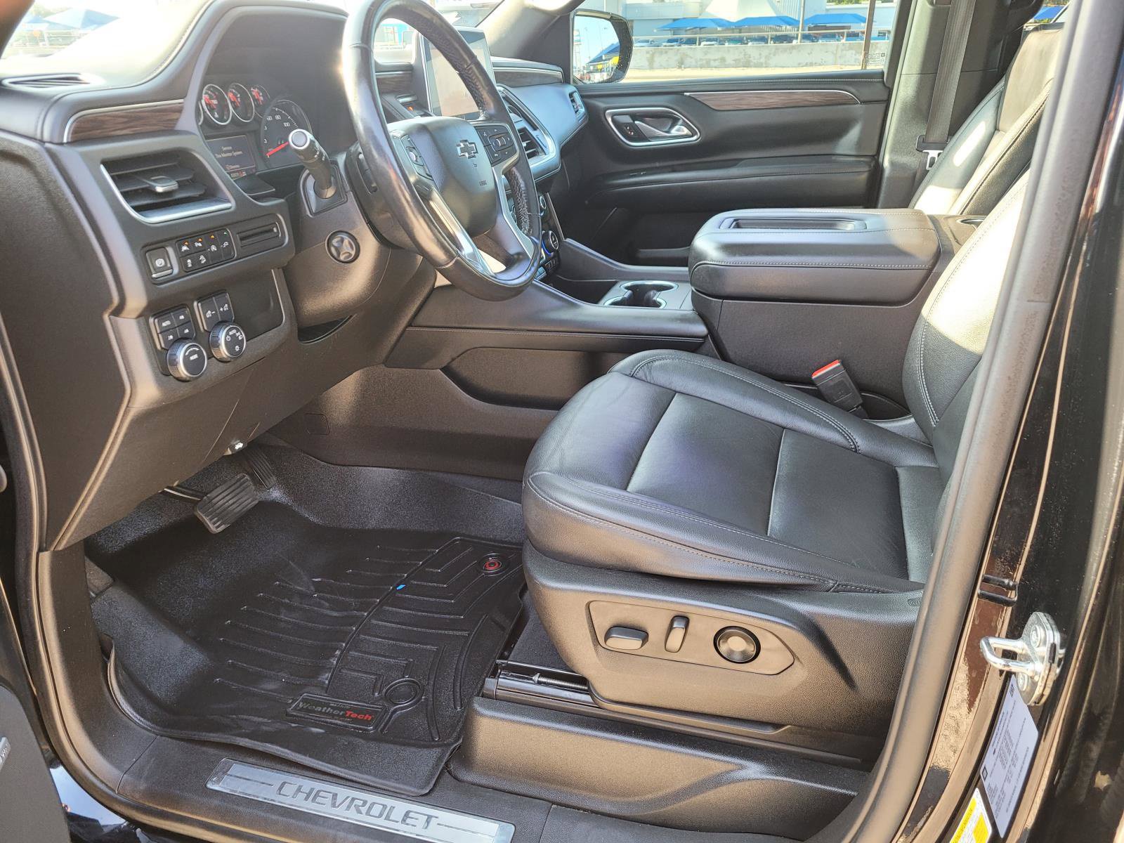Used 2021 Chevrolet Suburban Z71 w/ Luxury Package AWD/4WD image 2