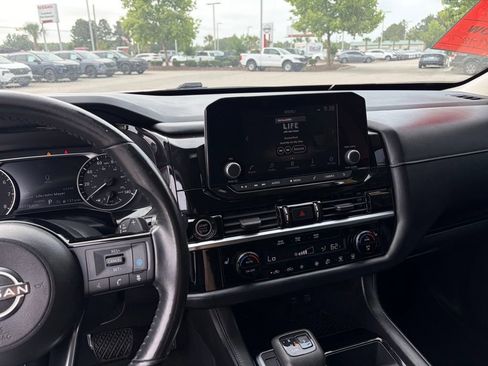 Used 2022 Nissan Pathfinder SV FWD image 21
