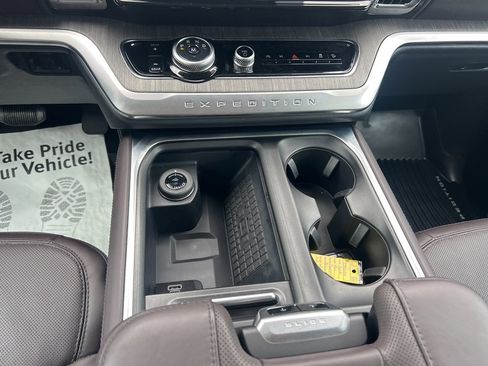 Used 2025 Ford Expedition Max Platinum w/ Platinum Ultimate Package image 28