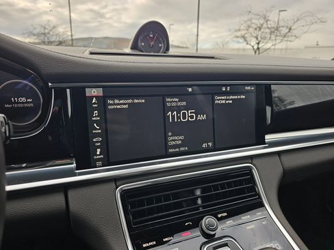 Used 2018 Porsche Panamera 4 image 50