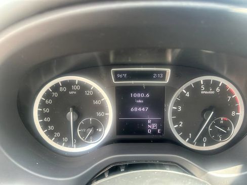 Used 2017 INFINITI QX30 FWD image 4