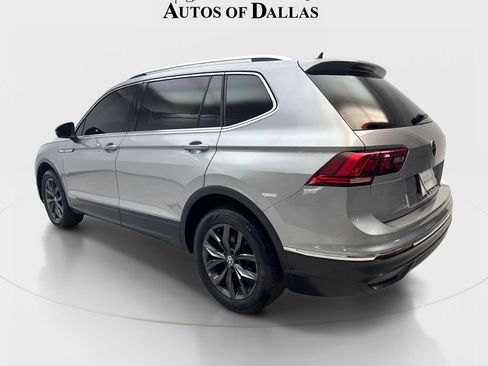 Used 2023 Volkswagen Tiguan SE w/ Panoramic Sunroof Package FWD image 9